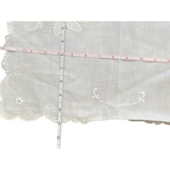 Vintage Cotton White Embroidered Placemats, Floral, Set of 4 - Picture 6 of 7